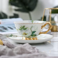 Panbado Kaffeeservice Set Aus Premium Bone China Porzellan, Beinhaltet 2 Kaffeetassen, 2 Untertassen, 2 Löffel, 1-tlg Metallständer -kaufland verkäufe 52f74c0ccb64b1c1ec0e1555b5aea264